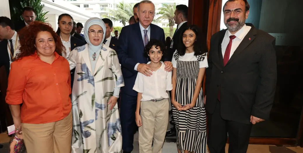MÜSİAD BREZİLYA ŞUBE BAŞKANI UMUT EKER VE AİLESİ G20 ZİRVESİ'NDE CUMHURBAŞKANI ERDOĞAN’A ANLAMLI HEDİYELER TAKDİM ETTİ