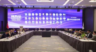 “BELİRSİZLİK DÖNEMİNDE FİNANSAL YÖNETİM” BAŞLIKLI SEKTÖR MECLİS TOPLANTISI GERÇEKLEŞTİRİLDİ