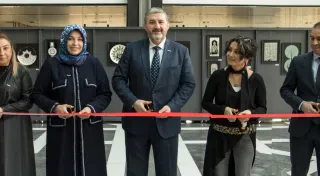 KİFAYET ÖZKUL’UN “İZ” İSİMLİ ÇİNİ-SERAMİK SERGİSİ MÜSİAD’DA SANATSEVERLERLE BULUŞTU
