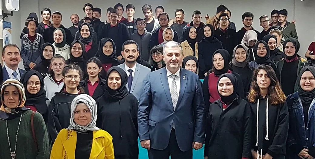 رئيس مسياد العام Abdurrahman Kaan يلتقي طلاب ثانوية Bakırköy للأئمة والخطباء