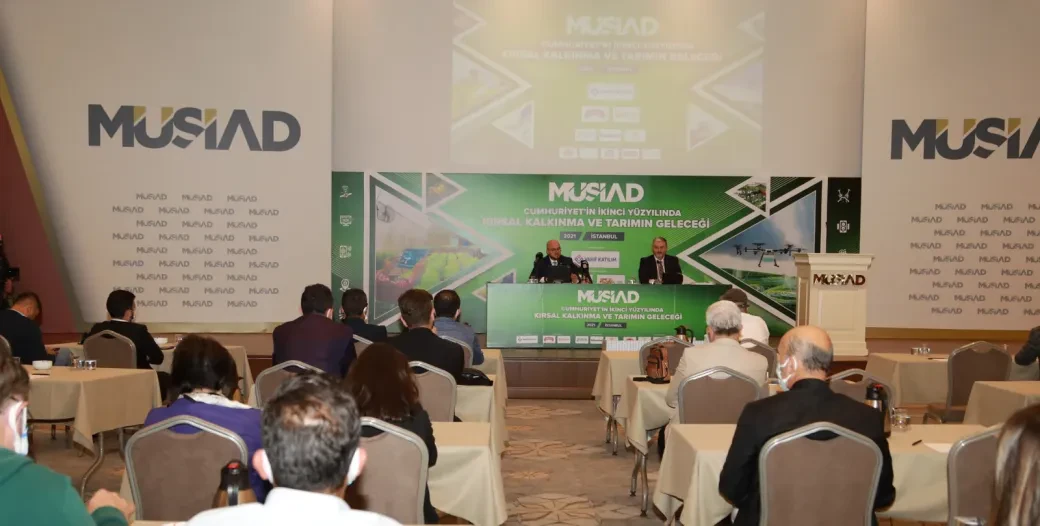 صدر تقرير التنمية الريفية ومستقبل الزراعة في القرن الثاني للجمهورية